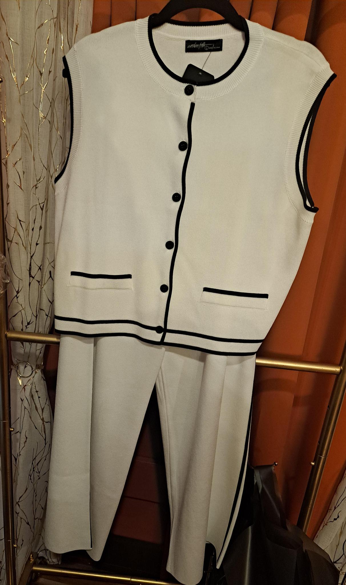 WHITE/BLACK 2PC KNIT SET
