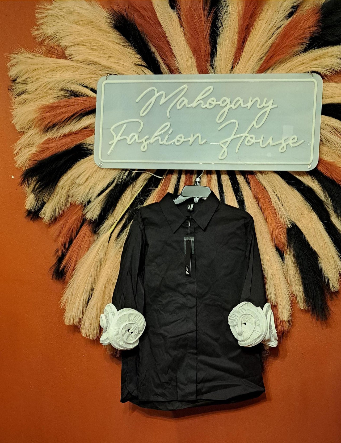 BLACK SHIRT/FLOWER SLEEVE