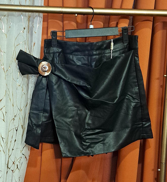 FAUX LEATHER SKORT
