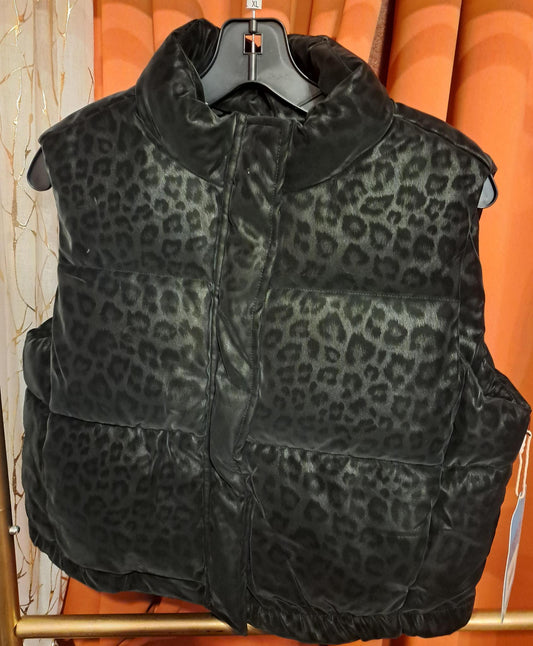 Onyx Leopard Puff